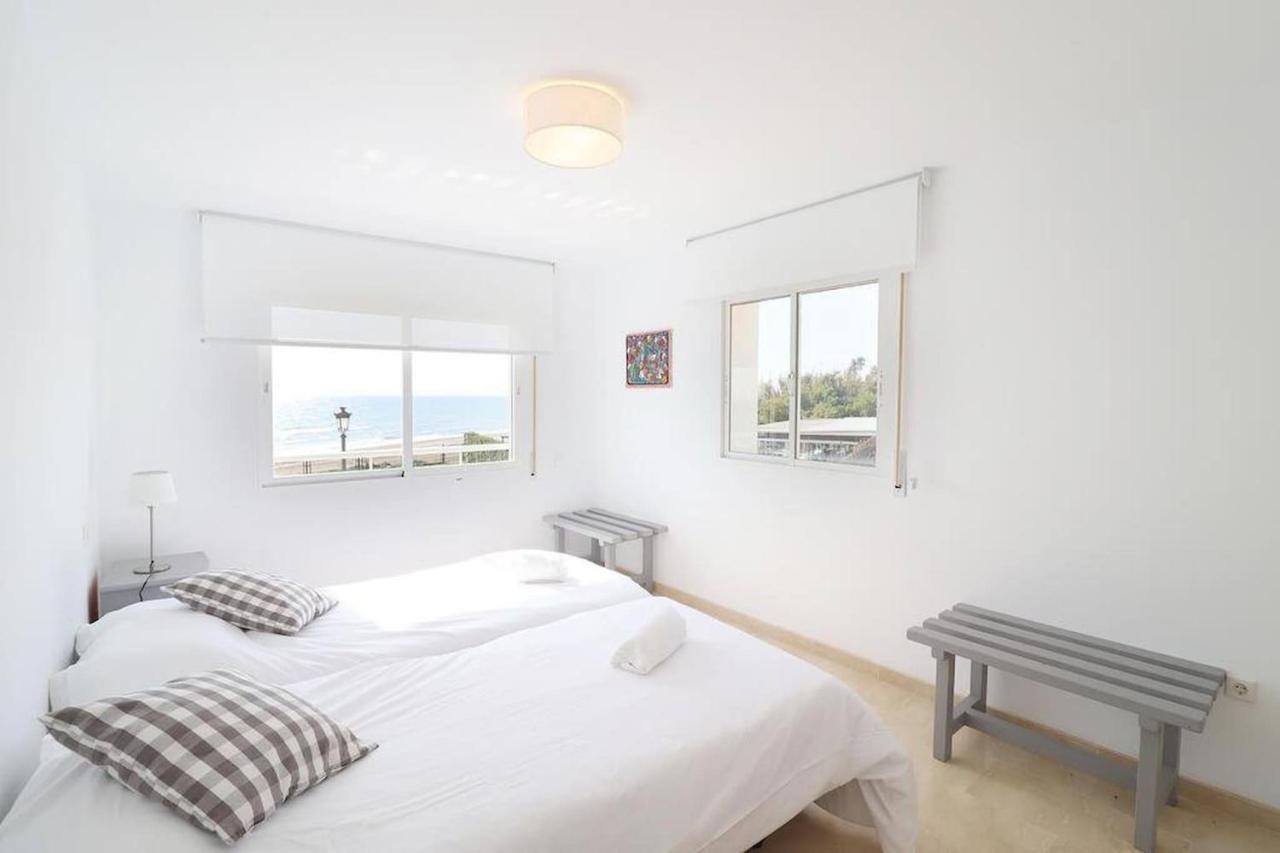 Amazing 3Bedroom Flat With Seafront Views & Pool By Sharingco ماربيا المظهر الخارجي الصورة